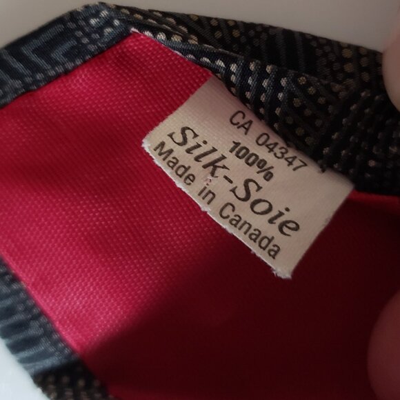 OSCAR DE LA RENTA VINTAGE TIES. Hand Made 100% Silk - Picture 8 of 9